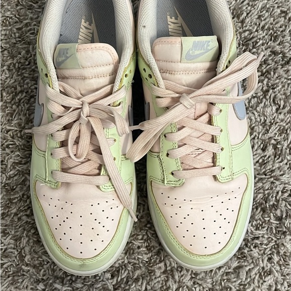 Women’s Nike dunks size 9 - Picture 2 of 4